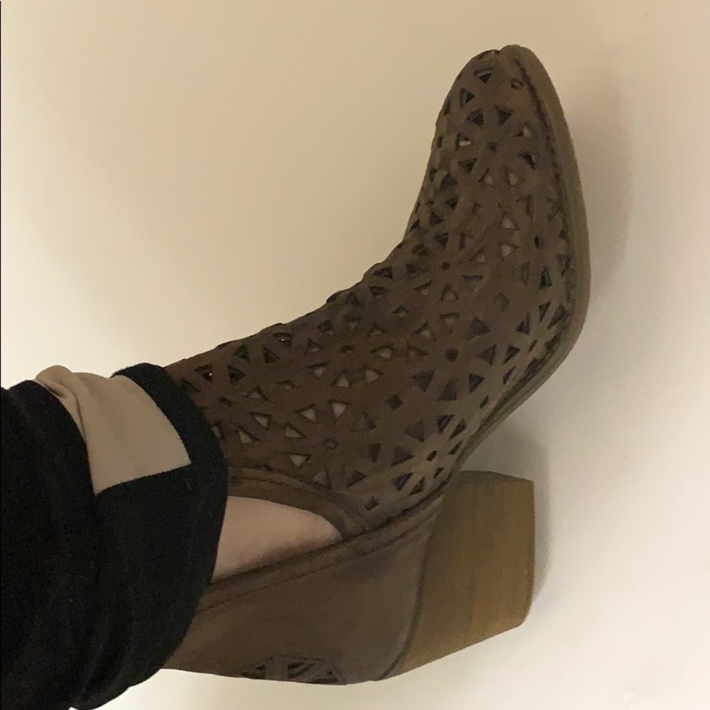 Laser Cut booties Taupe - Picture 2 of 8